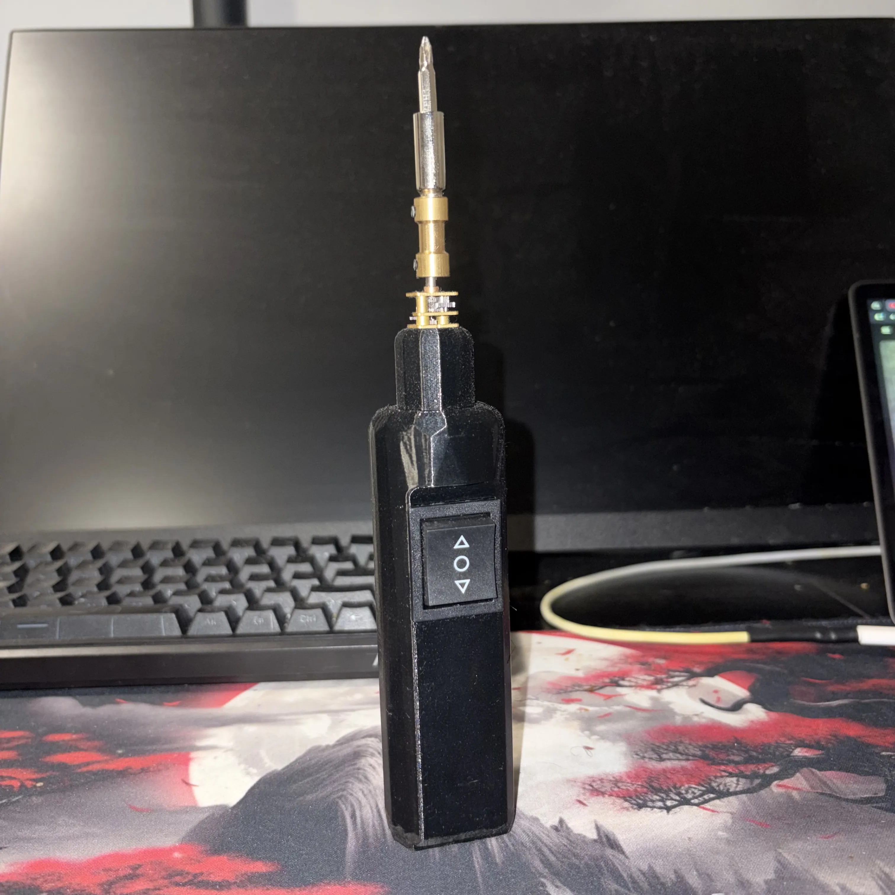 Electric screwdriver — front view